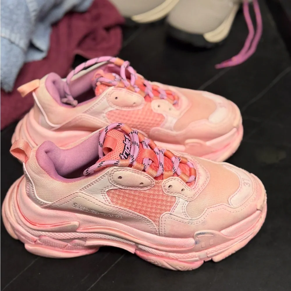 Balenciaga Women's Triple S Sneaker 37EURO - Picture 3 of 3